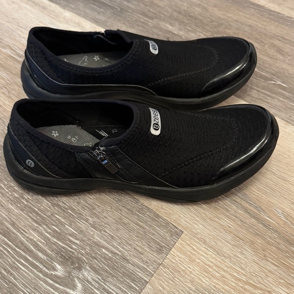 Bzees Lifetime Slip On Comfort Sneakers Shoes Black Breathable Lightweight Sz 8 - Picture 2 of 8